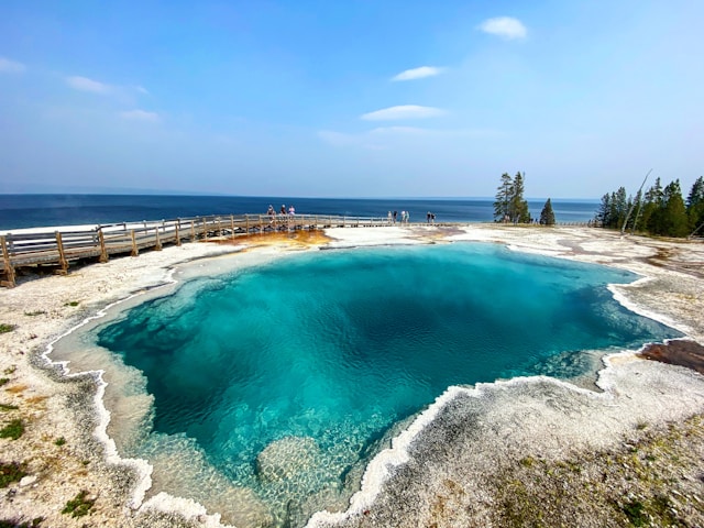 Work and Travel în Yellowstone, Montana: Experiență Unică în Inima Naturii Sălbatice